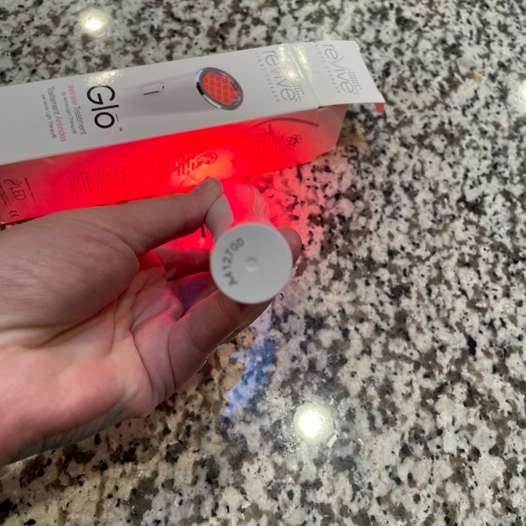 Revive Glow Wrinkle Treatment - Picture 6 of 9